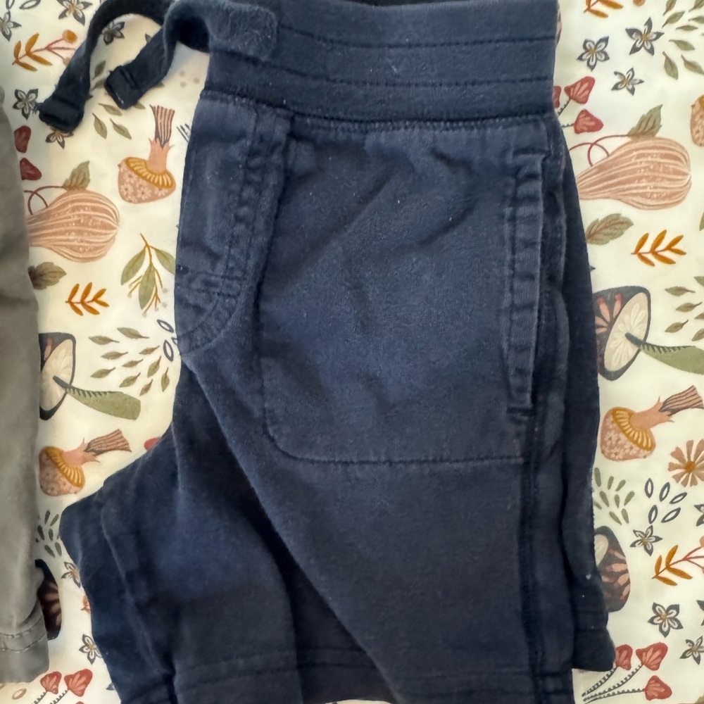 Shorts & Tops bundle - Picture 8 of 8